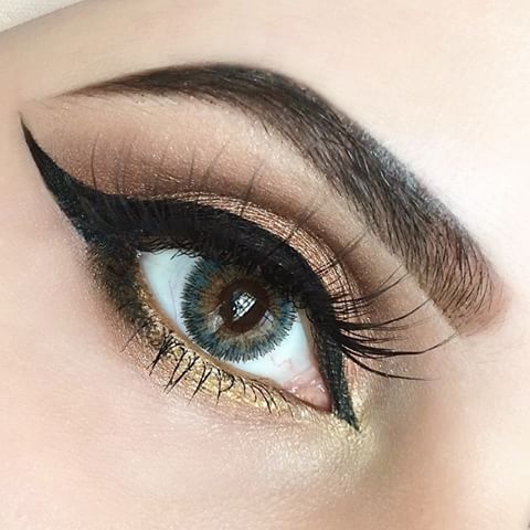 4 Tone Aqua Colored Contacts